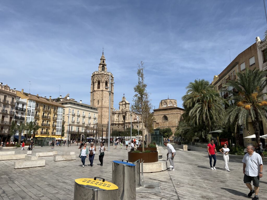 Plaça de la Reina and Valencia Cathedral