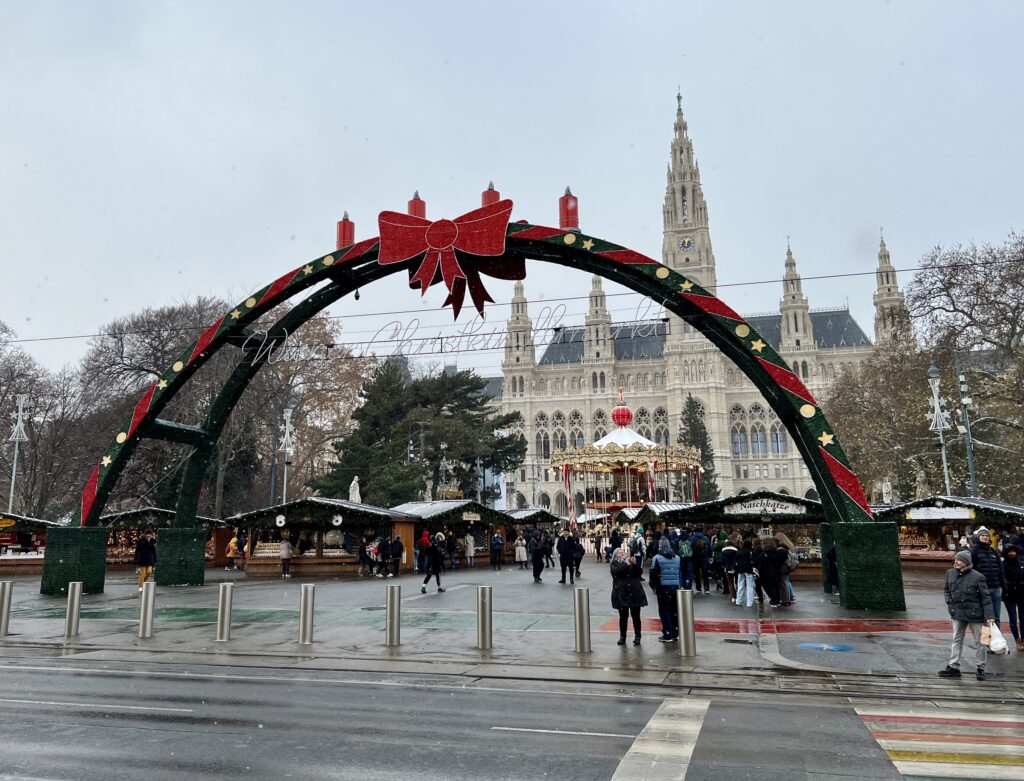 Rathausplatz Christkindlmarkt