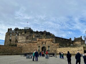 Cultural tour in Edinburgh: Castles, Palaces and a Hike
