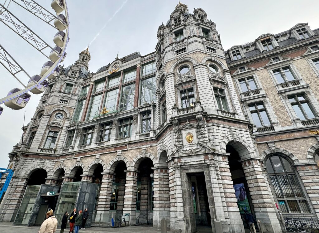 Antwerpen-Centraal Exterior
