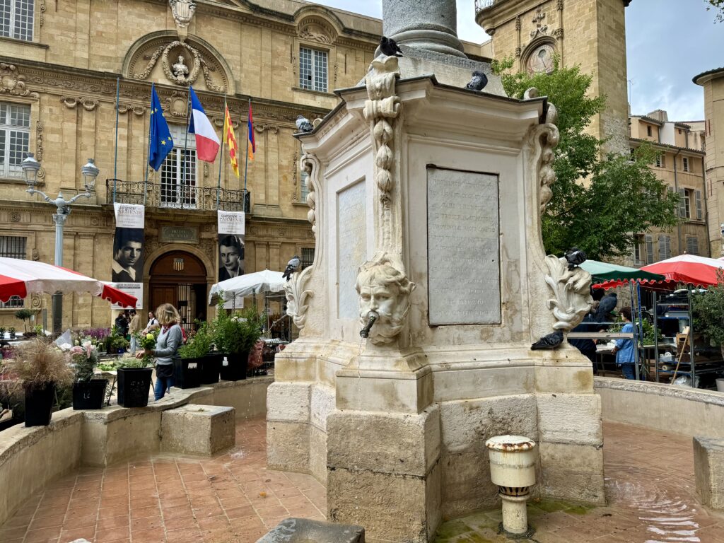 The fountain of Place de l’Hôtel de Ville