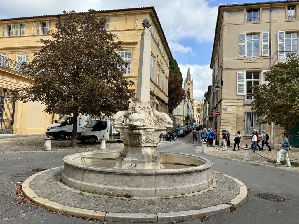 Fontaine des Quatre Dauphins