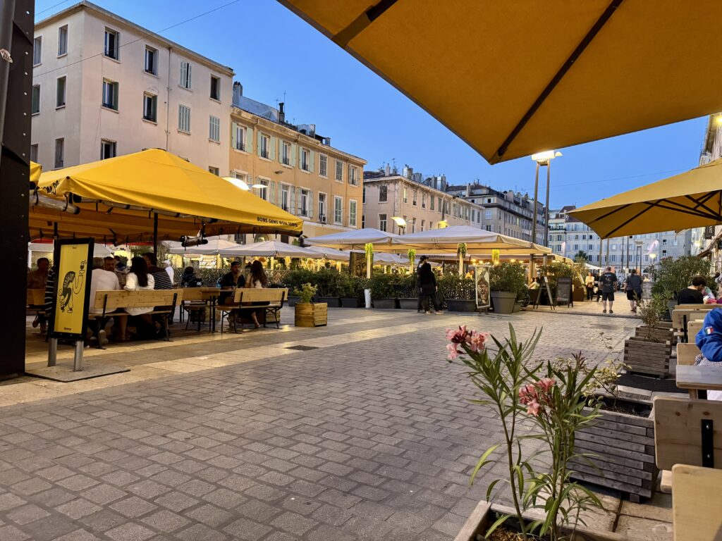 Cours Honoré-d'Estienne-d'Orves, Pedestrian Square of Restaurants