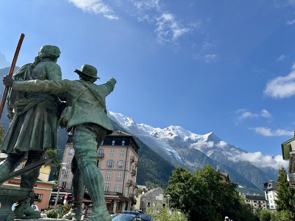 Statue of Balmat and Saussure