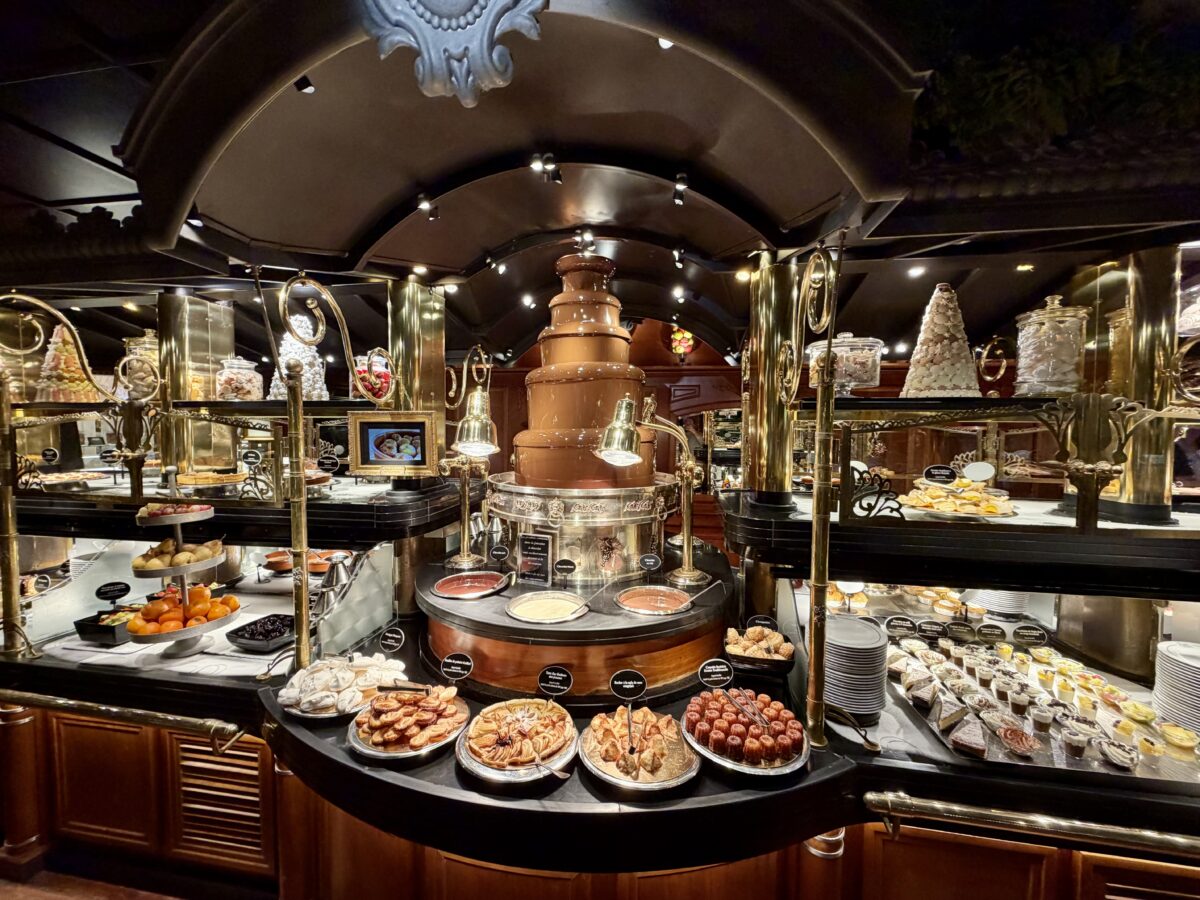 Chocolate Fountain CenterpIece of Dessert at Les Grands Buffets