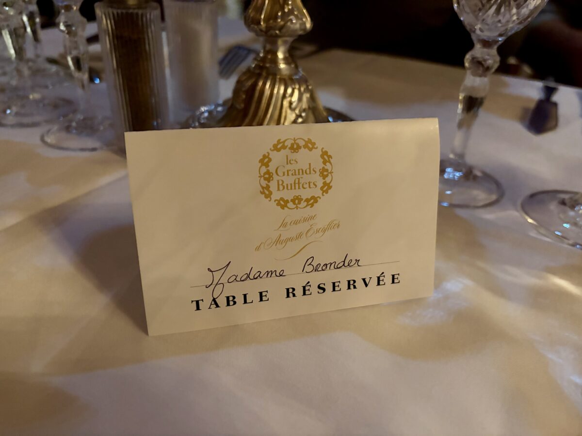 Our Les Grands Buffets Table Rservation