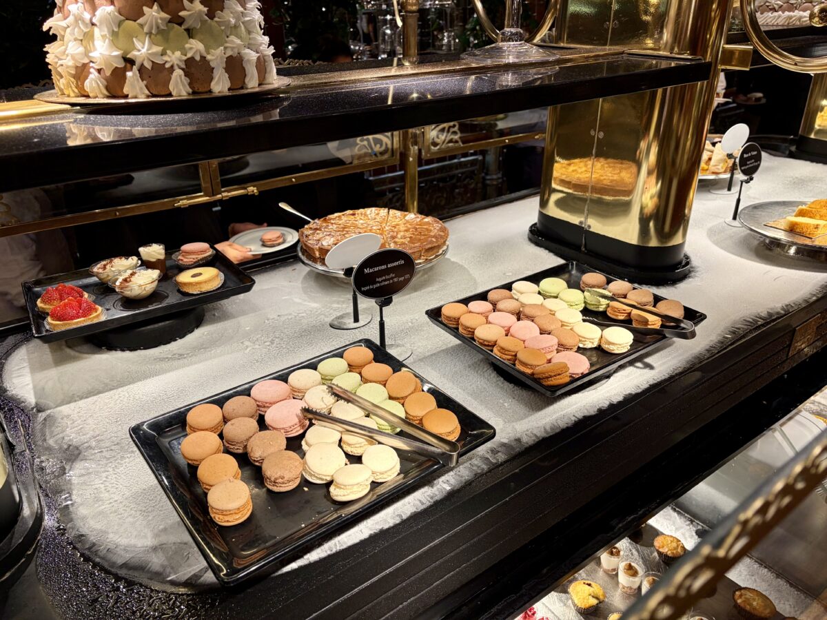 Desserts at Les Grands Buffets