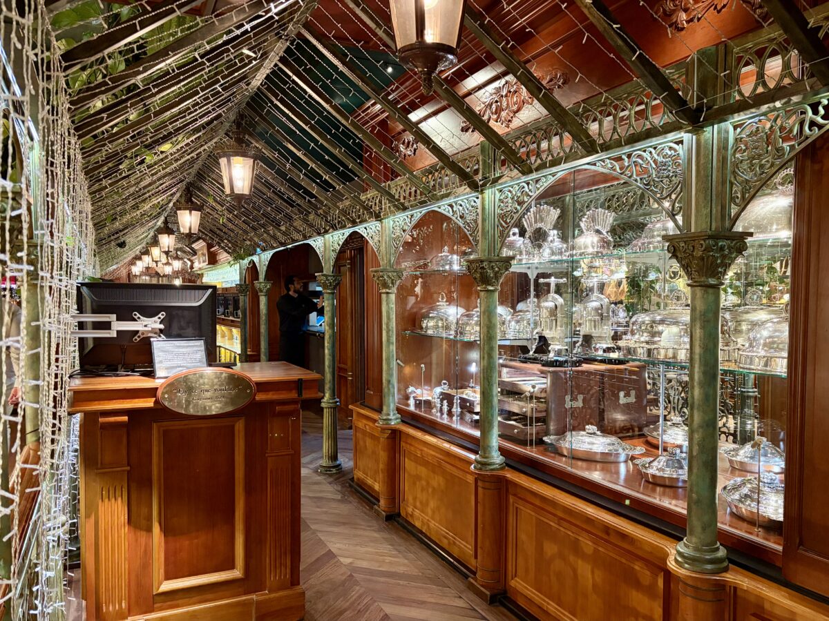 Les Grands Buffets Welcome Area