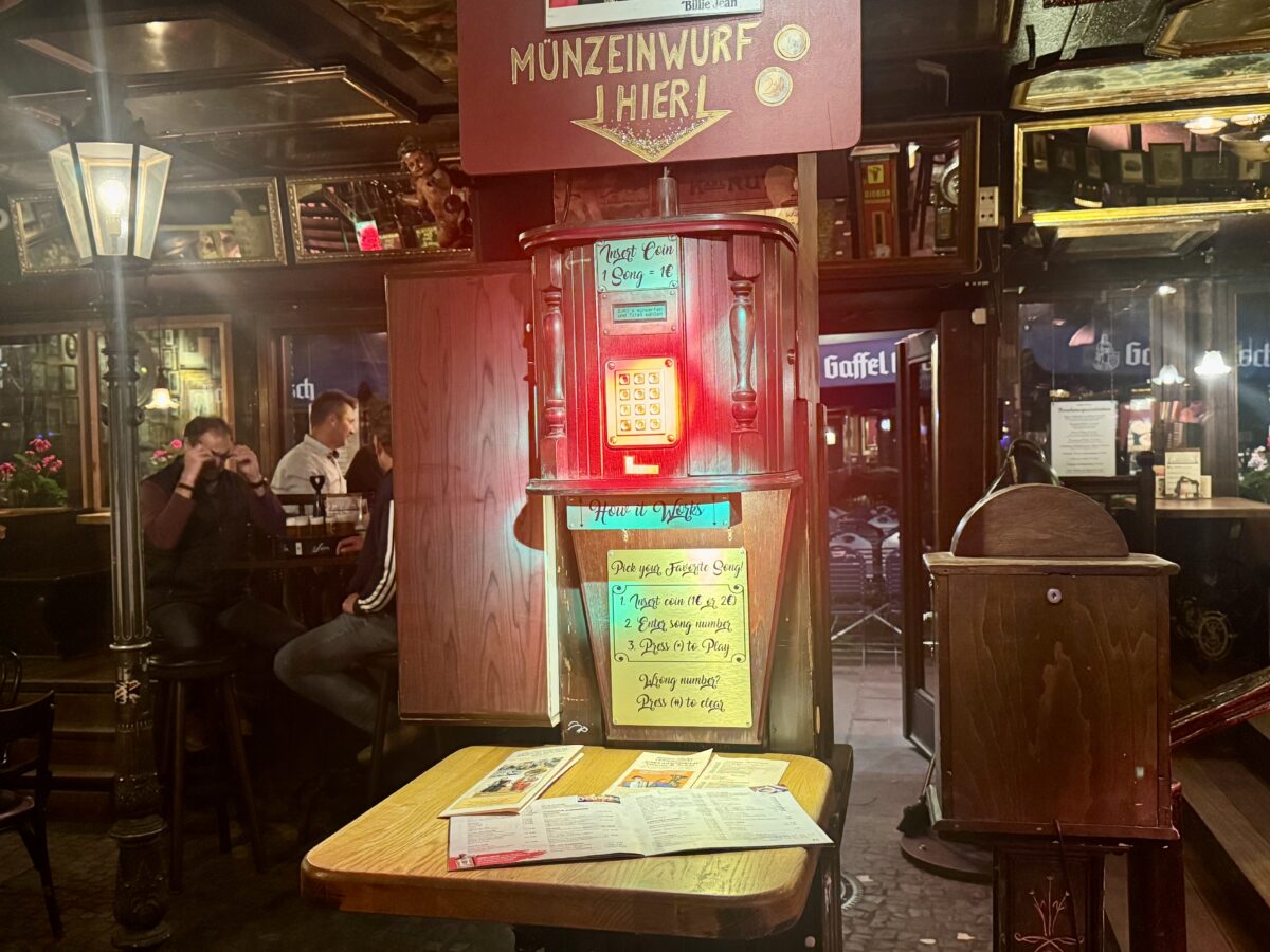 The Paybox for the Marionettes